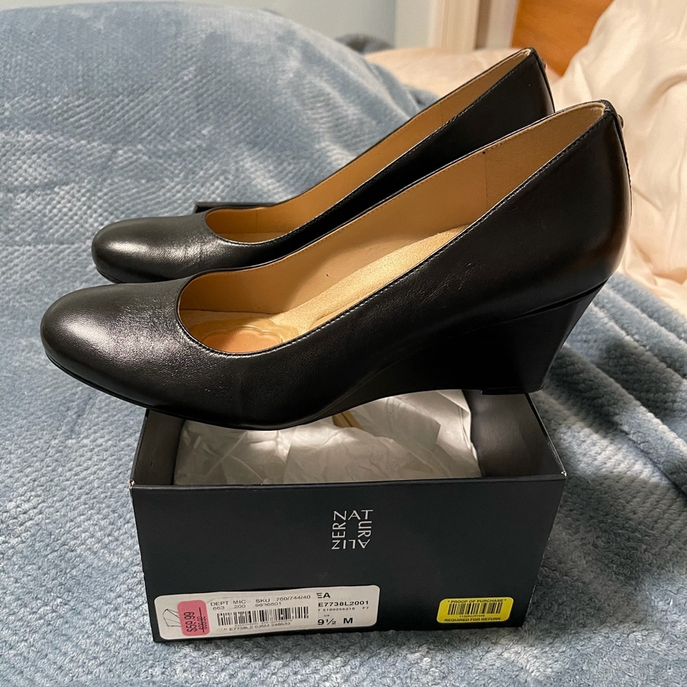 Naturalizer black wedge dress shoes